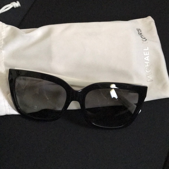 Michael Kor’s sunglasses - Picture 1 of 8